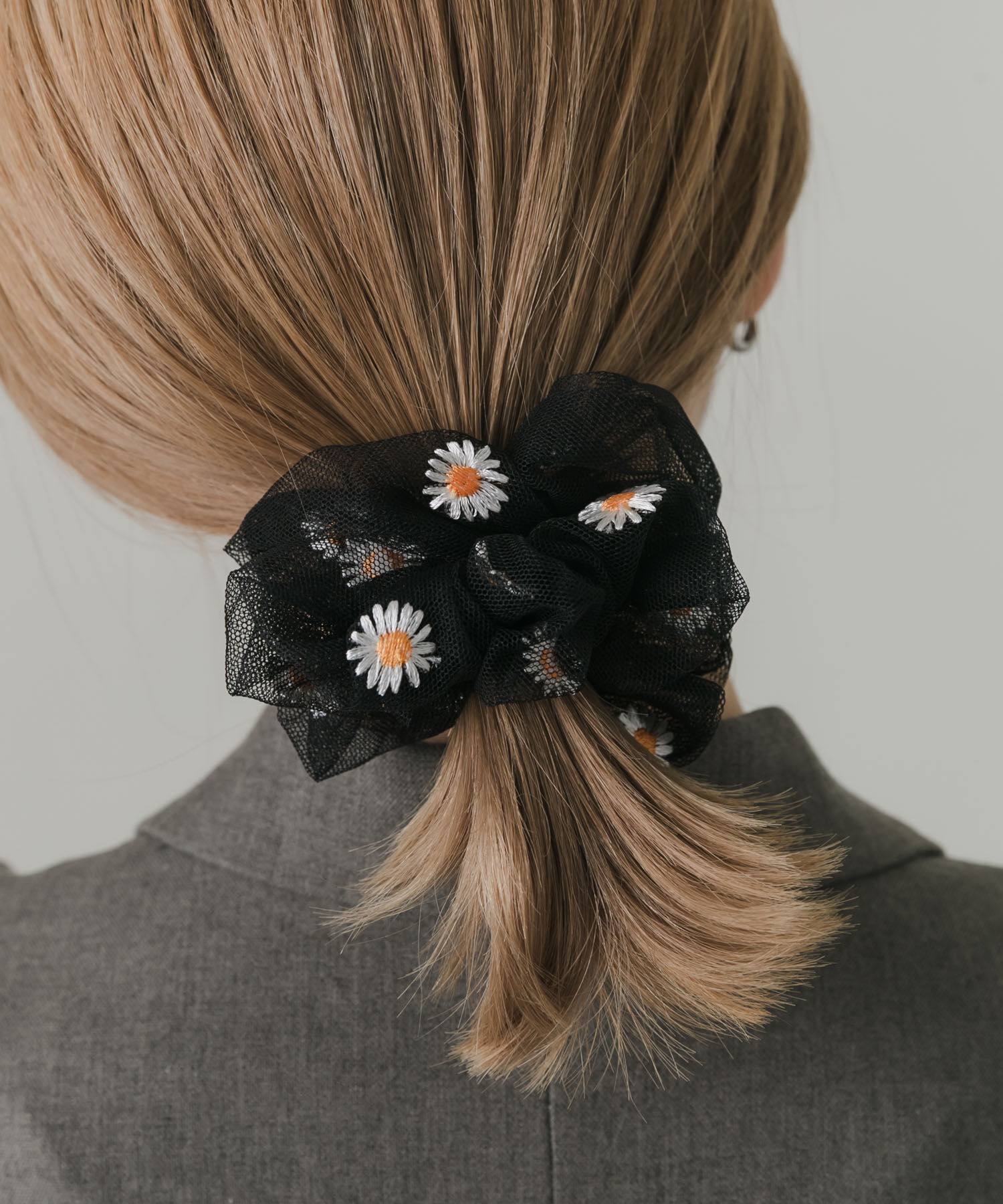 SMELLY「シアーフラワーシシュウシュシュ」|ヘアゴム・シュシュ|ブラック