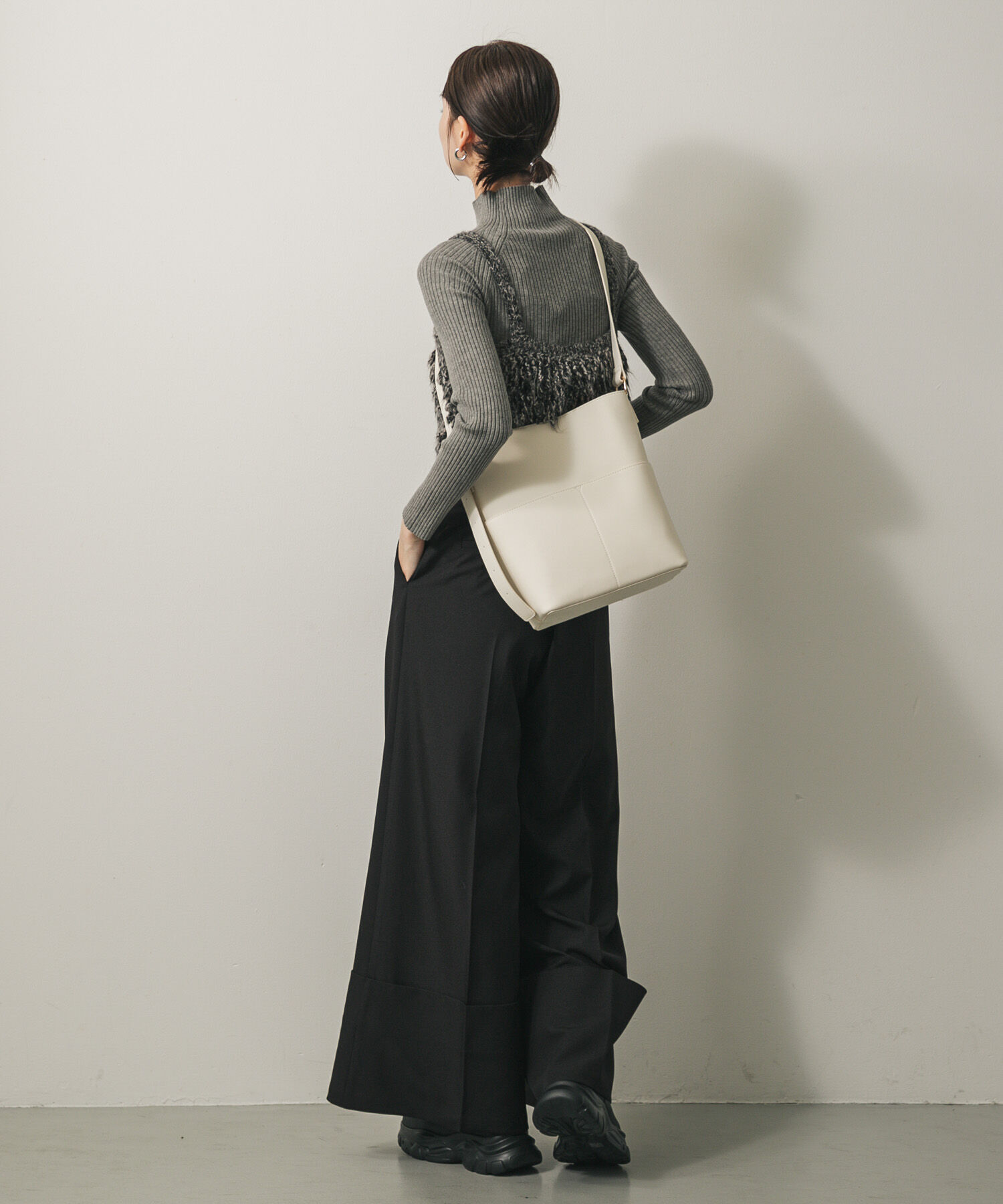 SENSE OF PLACE by URBAN RESEARCH「『防汚』アウトポケットショルダーバッグ」|ショルダー・メッセンジャー|