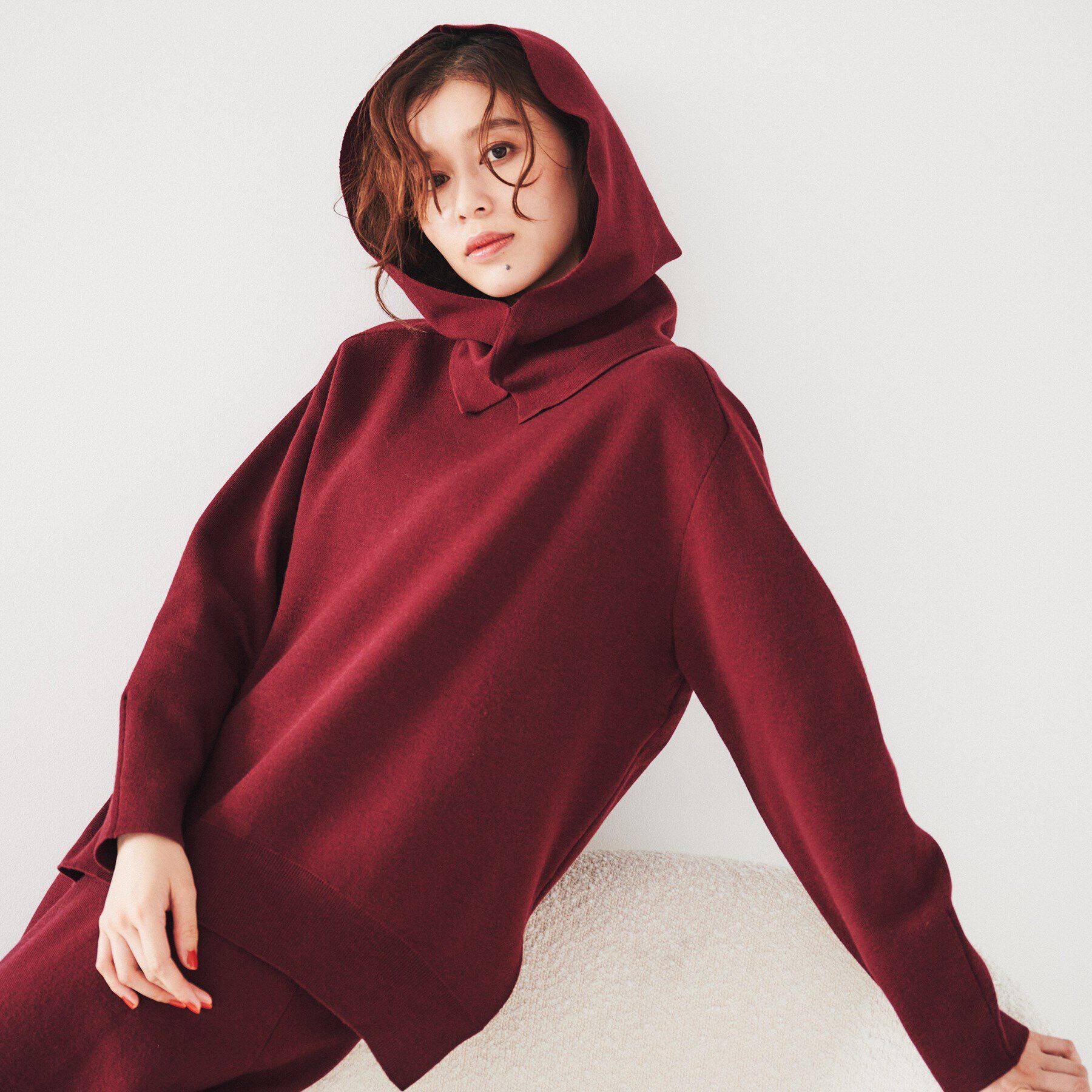 UNTITLED「【セットアップ可能/スウェットライク】バラクラバ付き ニットプルオーバー」|ニット・セーター|ボルドー(064)