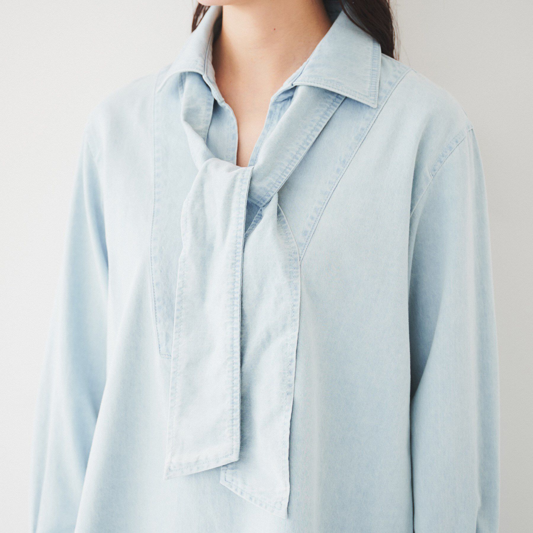 UNTITLED「ボウタイ付きデニムシャツ」|シャツ・ブラウス|