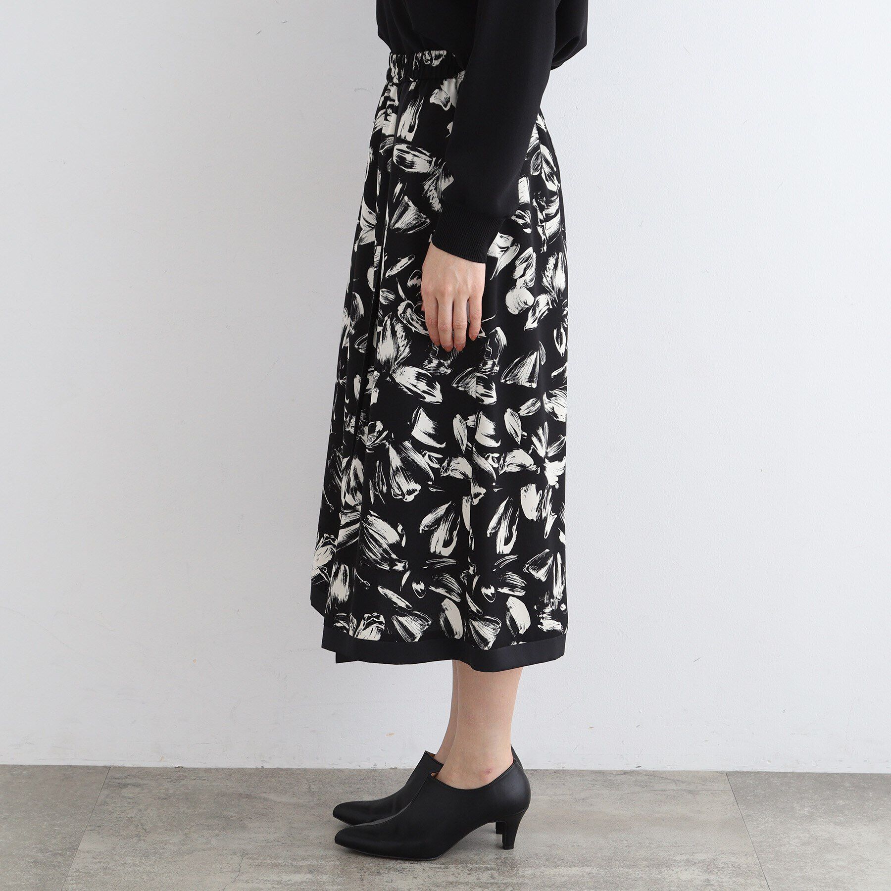 INDIVI「【洗える/日本製】ブラッシュドフラワー柄ラップ風スカート」|スカート|