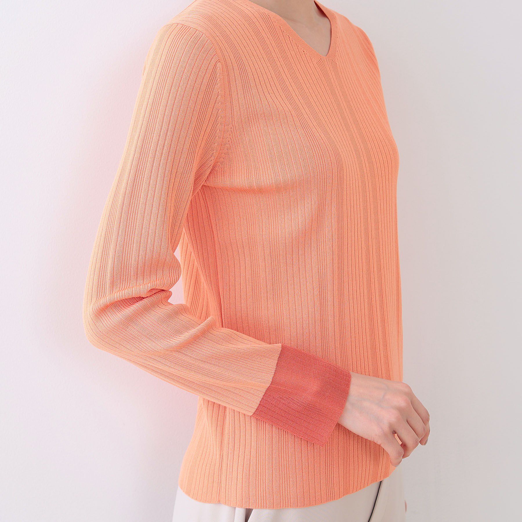 INDIVI「【洗える／袖口シアー】コンパクトVネックニット」|ニット・セーター|