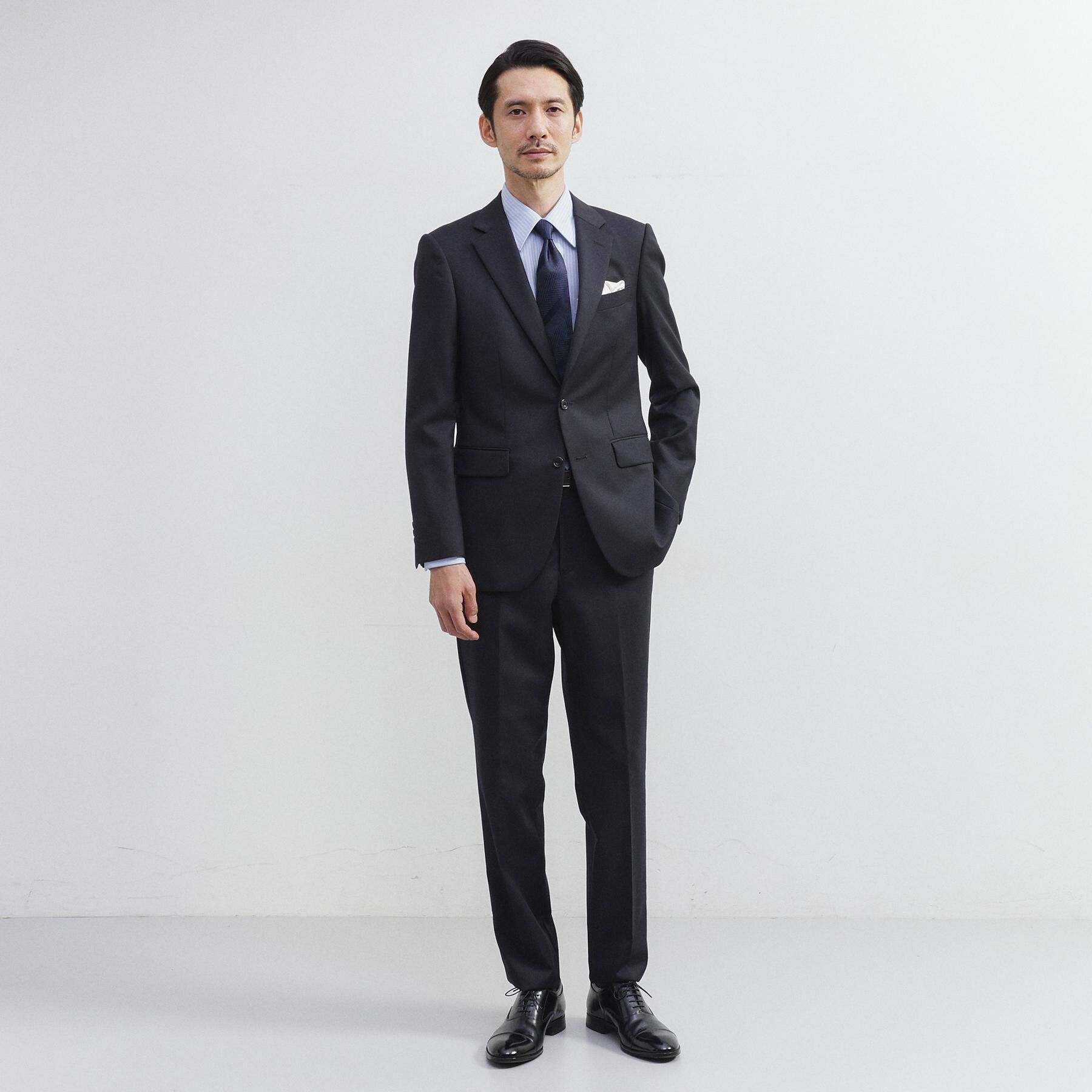 TAKEO KIKUCHI「【冠婚葬祭】無地 サージスーツ/3ピース対応可」|スーツ|ダークネイビー(09