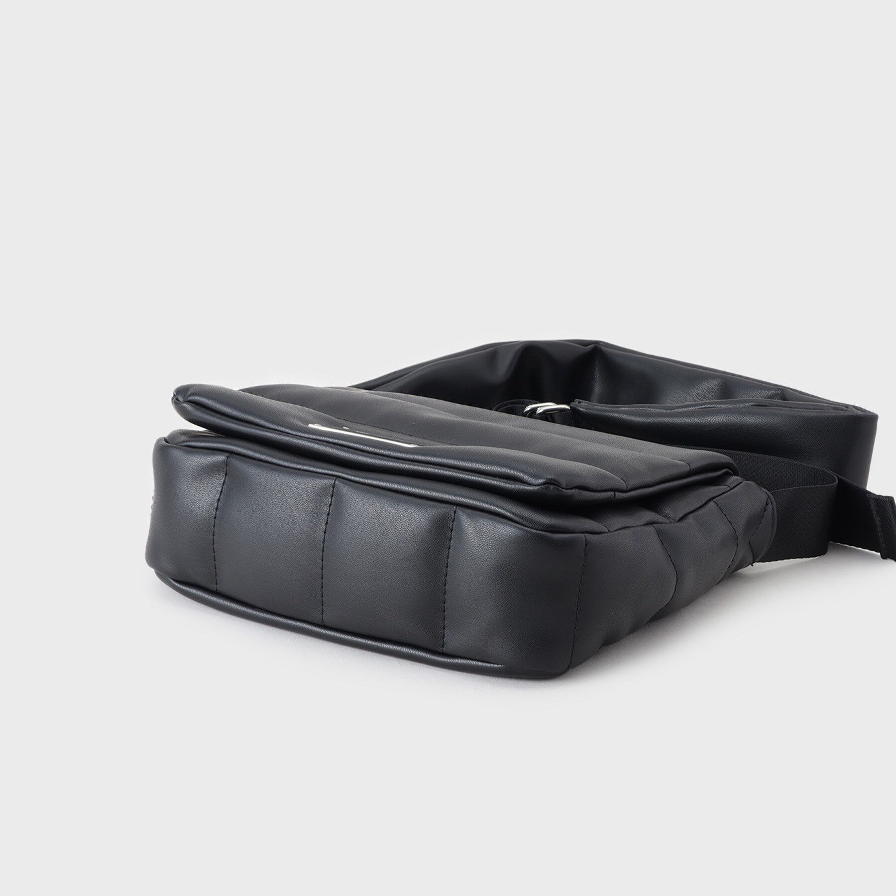 tk.TAKEO KIKUCHI「【パフィーシリーズ】フラップショルダーバッグ」|ショルダー・メッセンジャー|