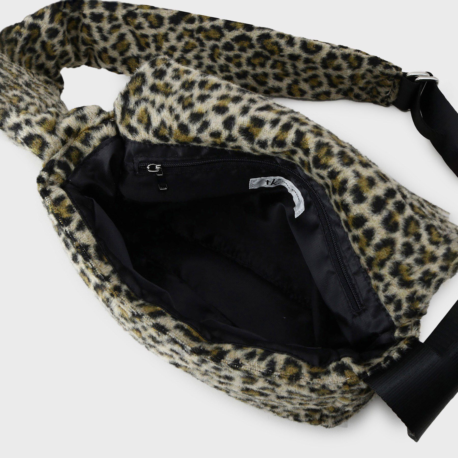 tk.TAKEO KIKUCHI「【パフィーシリーズ】フラップショルダーバッグ」|ショルダー・メッセンジャー|