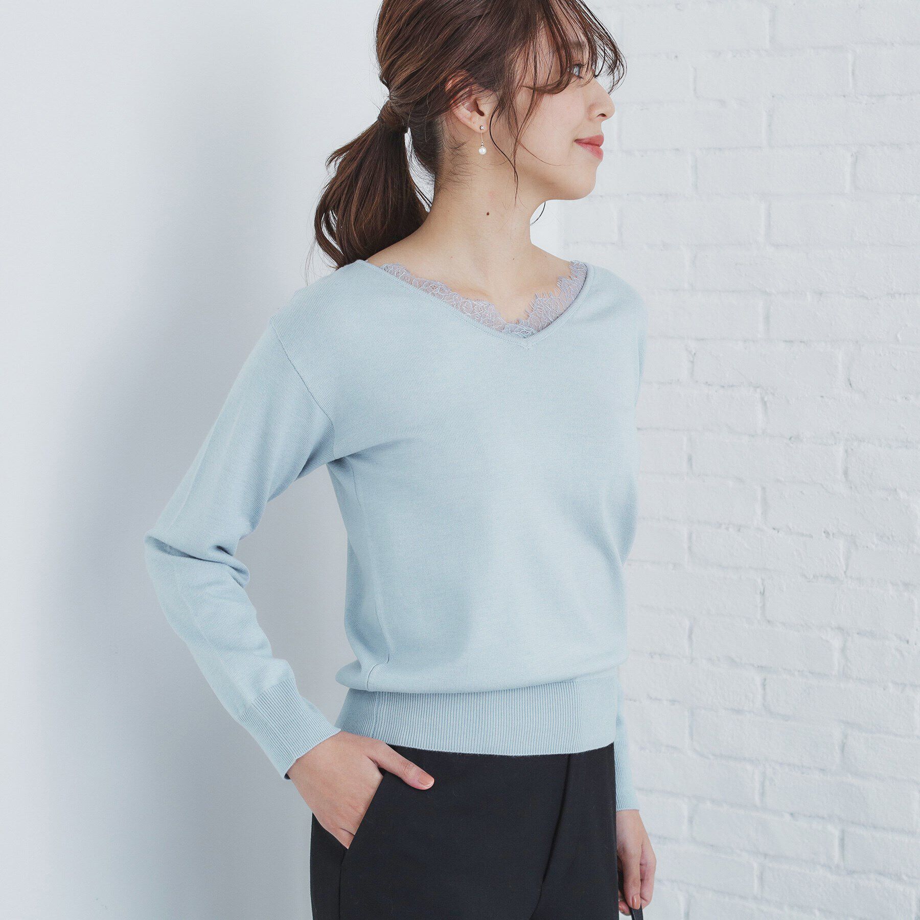 index「レースレイヤードVネックニット【洗濯機洗い可】」|ニット・セーター|