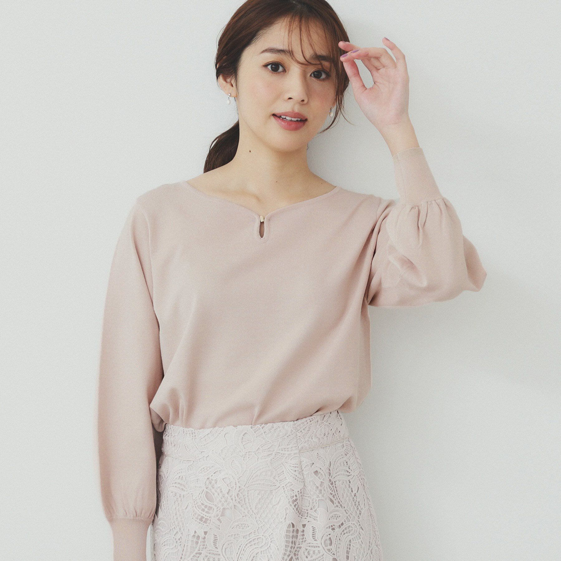 index「パーツ付きハートネックニットトップス【洗濯機洗い可】」|ニット・セーター|ピンクベージュ(05