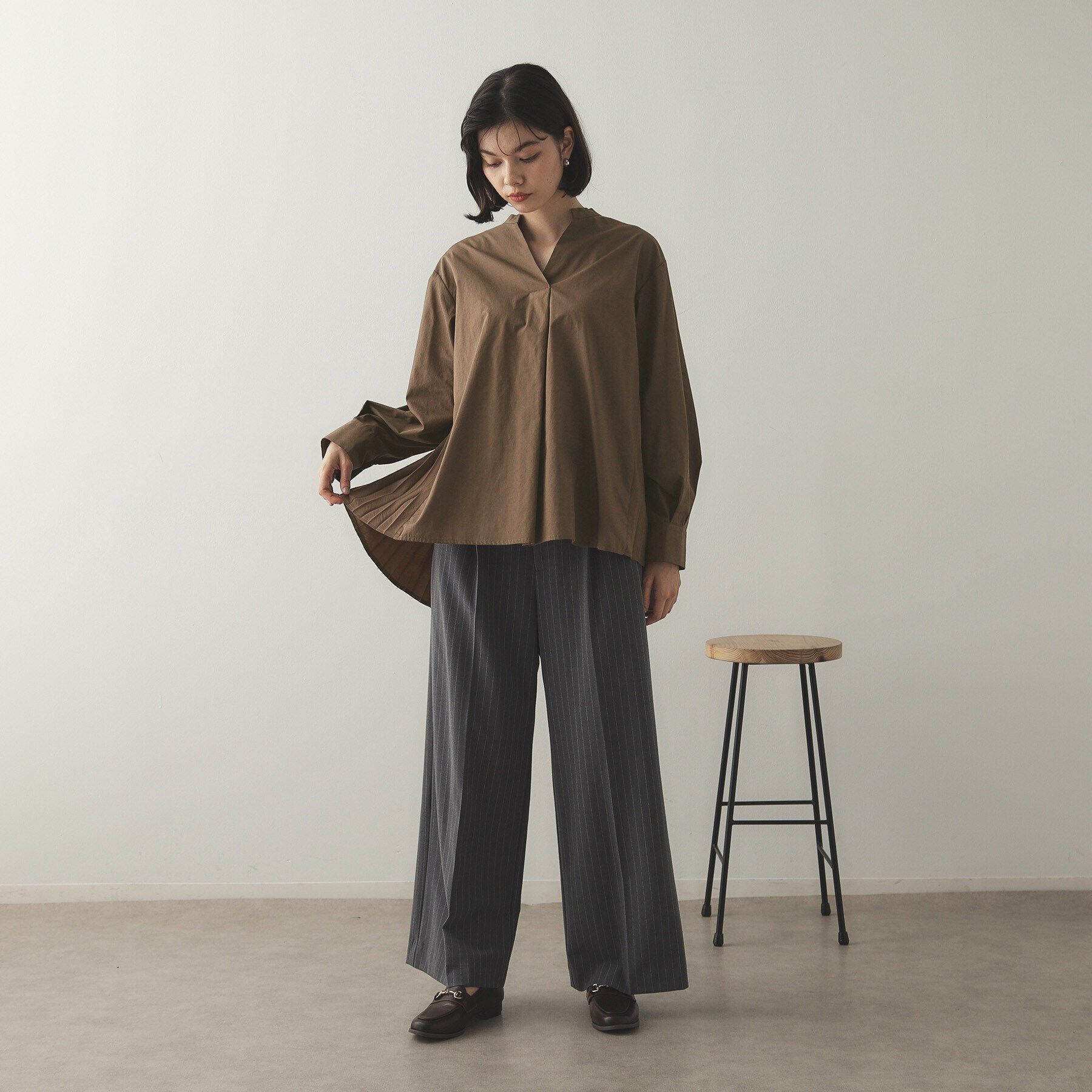 OPAQUE.CLIP「バックプリーツスキッパーシャツ【洗濯機洗い可】」|シャツ・ブラウス|