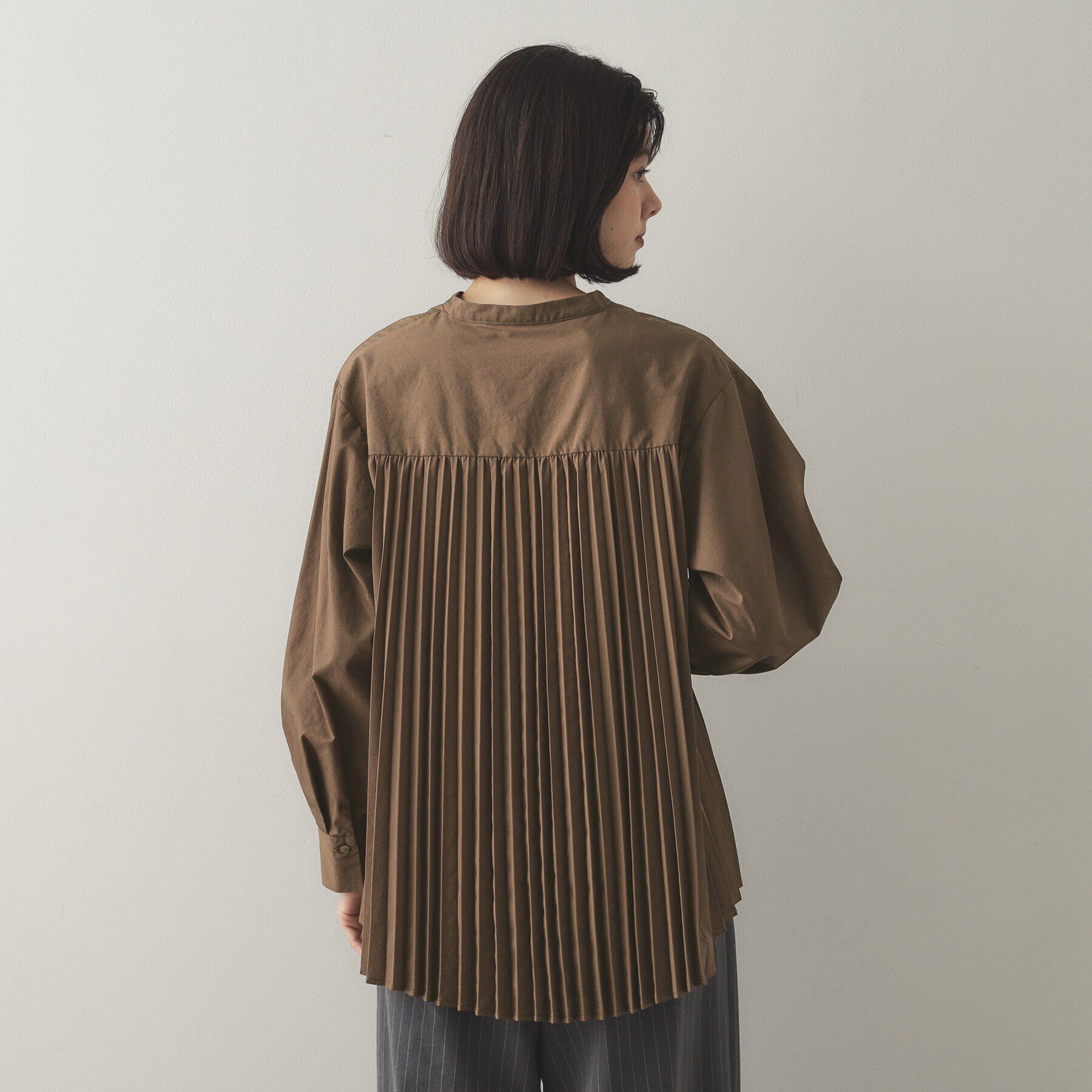 OPAQUE.CLIP「バックプリーツスキッパーシャツ【洗濯機洗い可】」|シャツ・ブラウス|