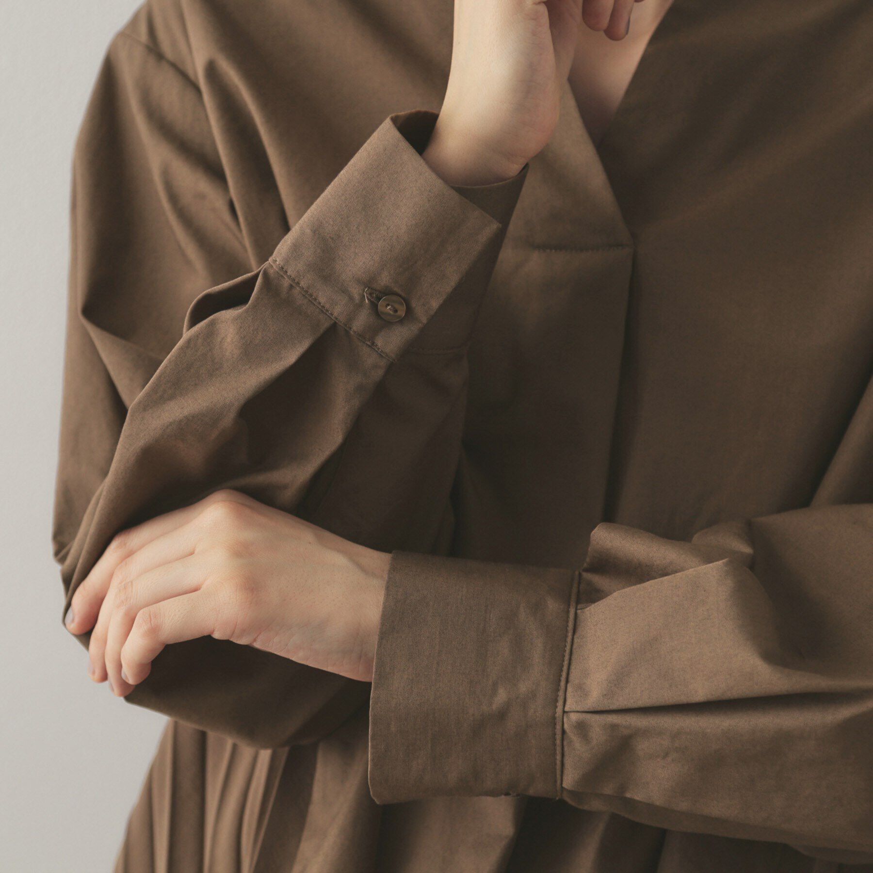 OPAQUE.CLIP「バックプリーツスキッパーシャツ【洗濯機洗い可】」|シャツ・ブラウス|