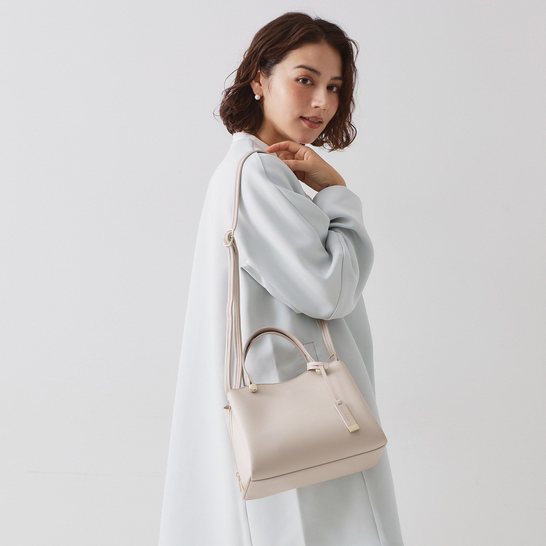 OPAQUE.CLIP「【2WAY】合皮ミドルサイズボストンバッグ」|ボストンバッグ|グレージュ(050)