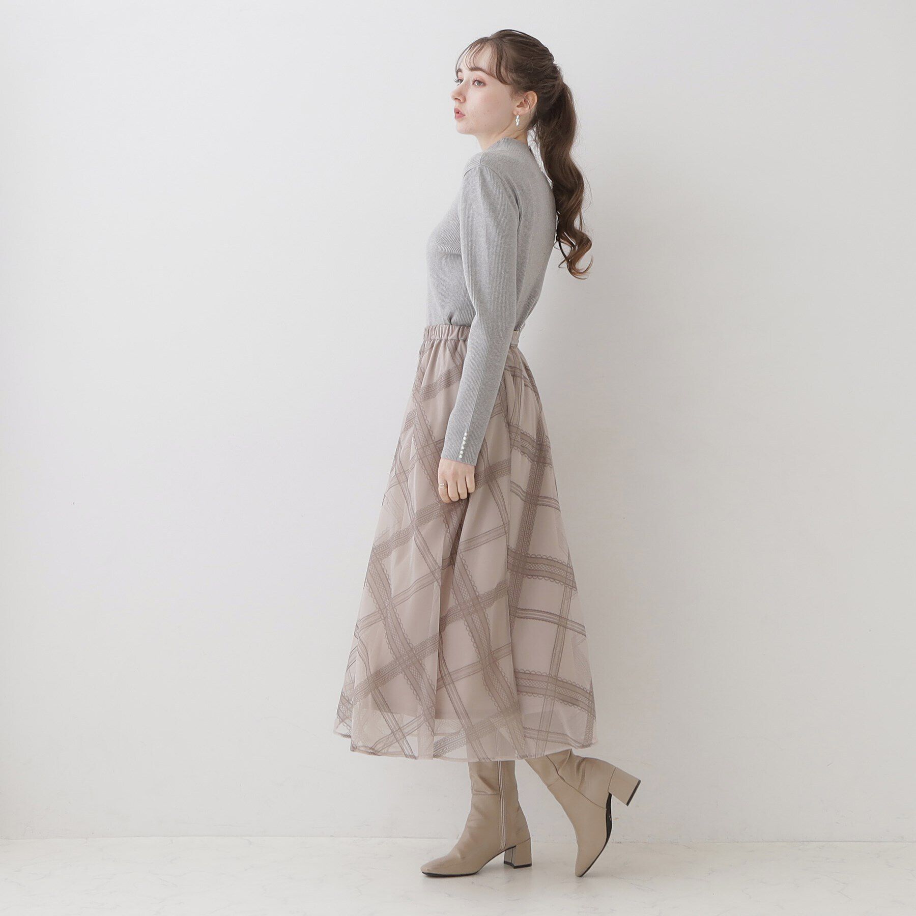 Couture broach「【柔らかなタッチ・吸湿発熱・帯電防止機能付き】サスティナブルフェイクパールリブニット」|ニット・セーター|