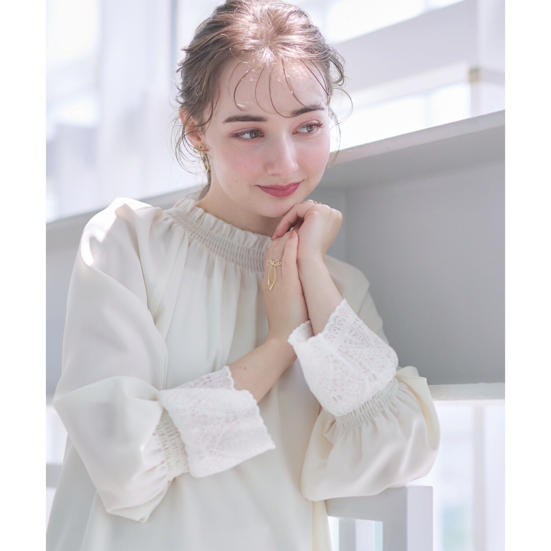 Couture broach「【オトナ可愛い・体型カバーが叶う】シャーリングネック レース袖チュニック」|シャツ・ブラウス|