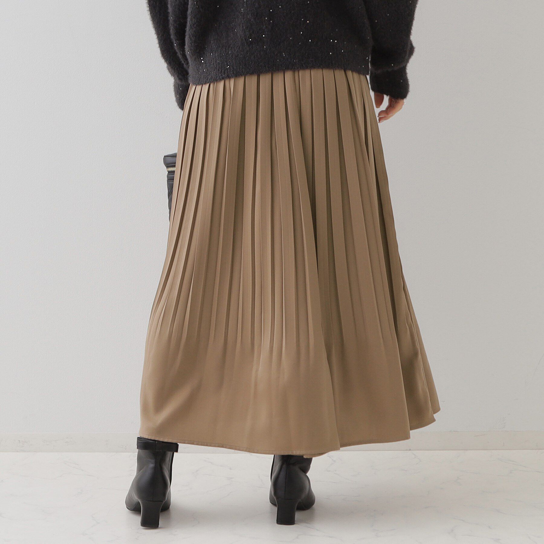 Couture broach「【軽やか・上品なツヤ感】ピーチサテンプリーツスカート」|スカート|