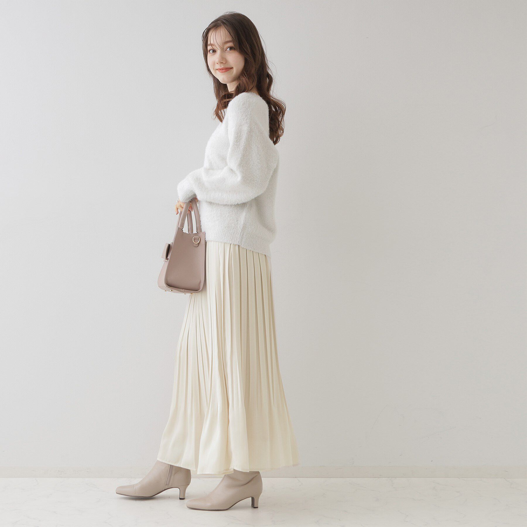 Couture broach「【軽やか・上品なツヤ感】ピーチサテンプリーツスカート」|スカート|