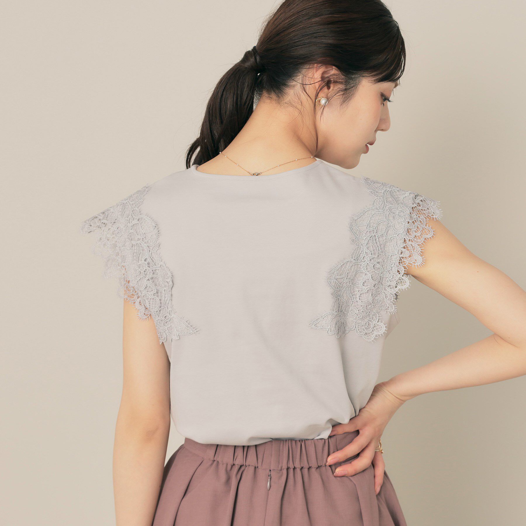 Couture broach「【マシンウォッシャブル・UVケア・接触冷感】フレンチ肩レースカットソー」|Tシャツ・カットソー|