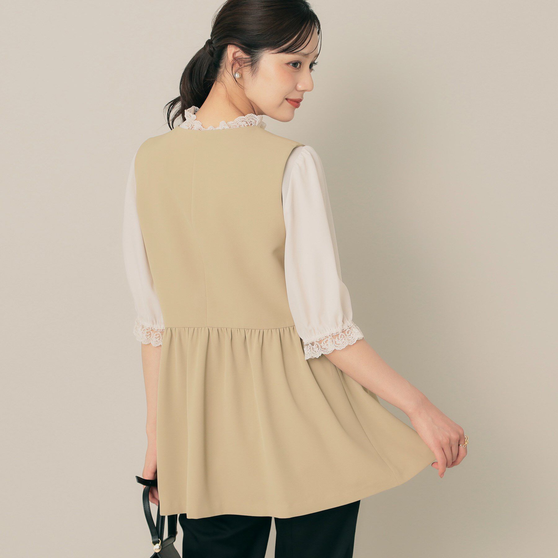 Couture broach「【フェミニン・きれいめ】ゴールド釦ペプラムジレ」|ベスト・ジレ|