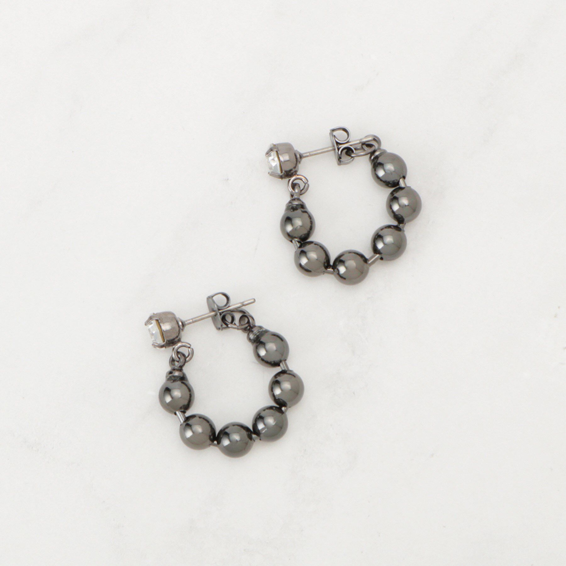 SHOO･LA･RUE「【チタンポスト】ボールチェーンピアス」|ピアス|ブラック(019)