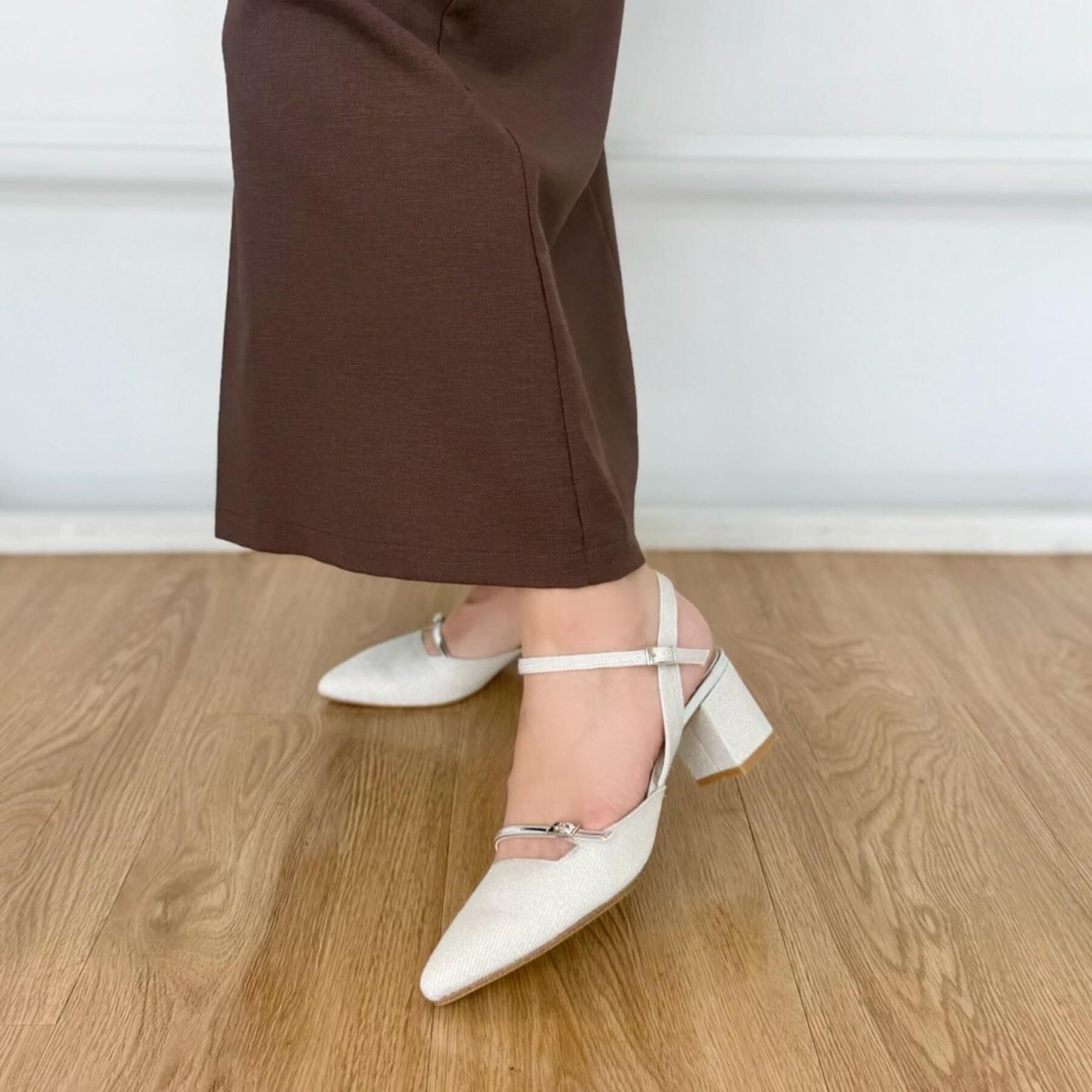 ESPERANZA「ポインテッドアンクルストラップパンプス」|パンプス|