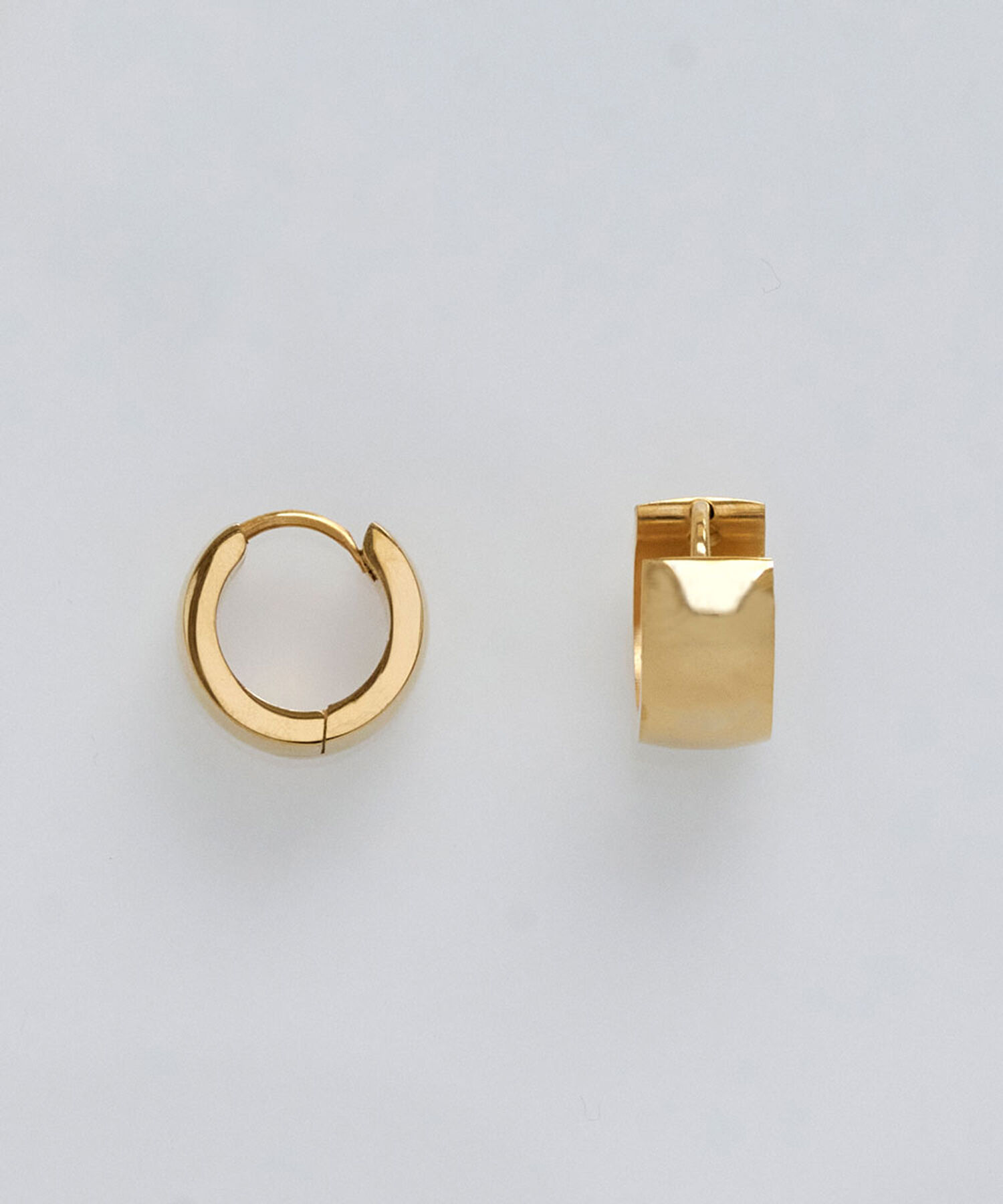 Phoebe「【金属アレルギー対応】ワンタッチワイドフープミニピアス　ゴールド/サージカルステンレス」|ピアス|