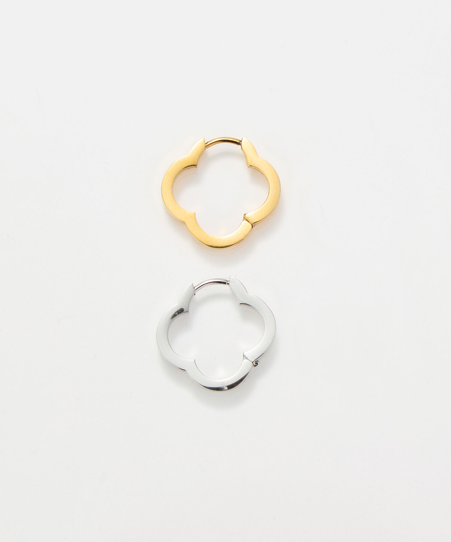 Phoebe「【金属アレルギー対応】フラワーワンタッチフープピアス　シルバー/サージカルステンレス（片耳）」|ピアス|