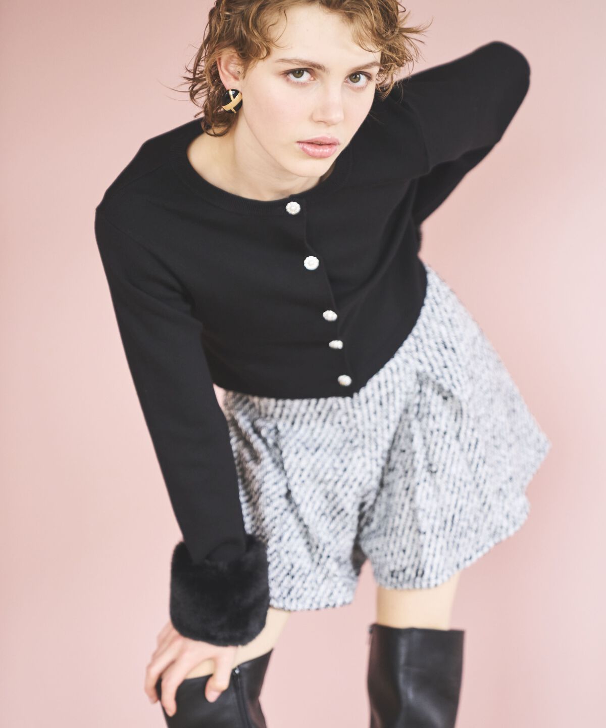 アンドクチュール「袖ファー付きビジューカーディガン」|カーディガン|