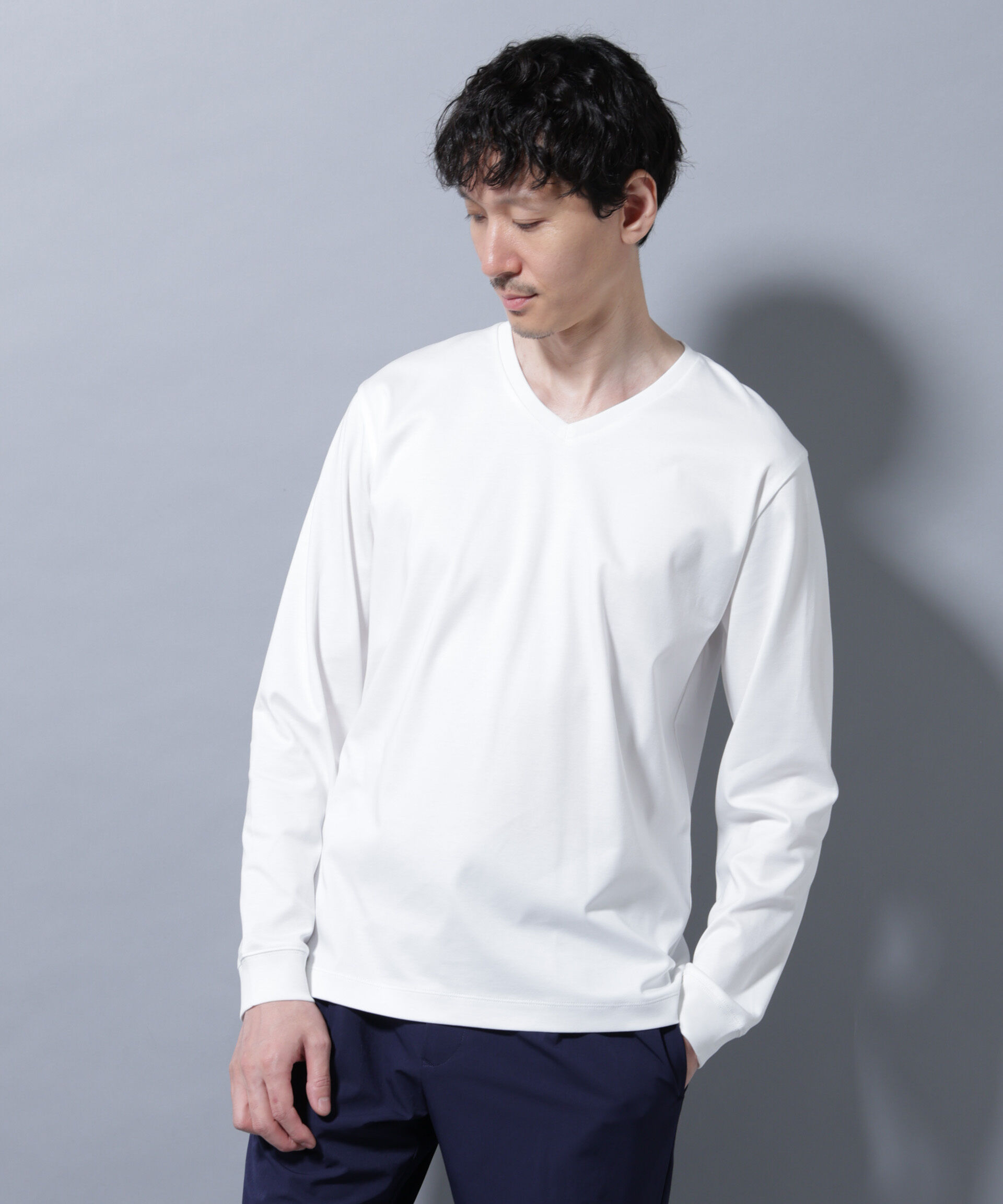 nano･universe「アンチスメルVネックTシャツ 長袖」|Tシャツ・カットソー|ホワイト