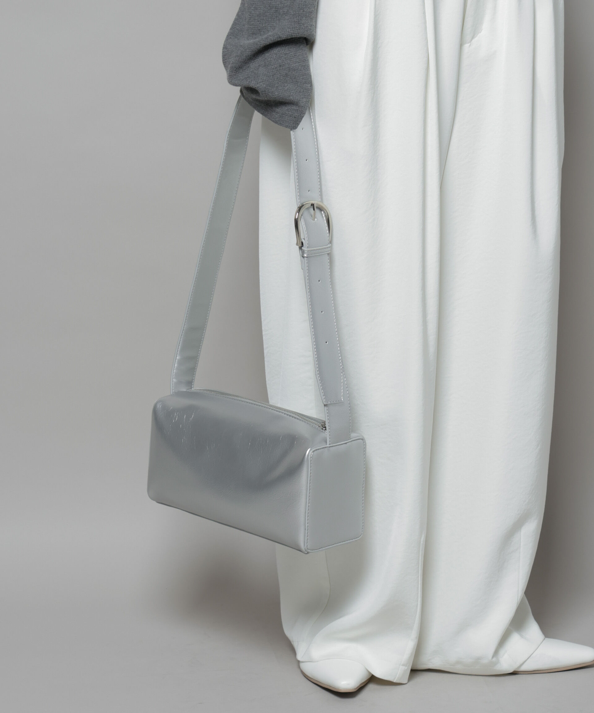 nano･universe「ワンショルダーボディーバッグ」|ショルダー・メッセンジャー|シルバー