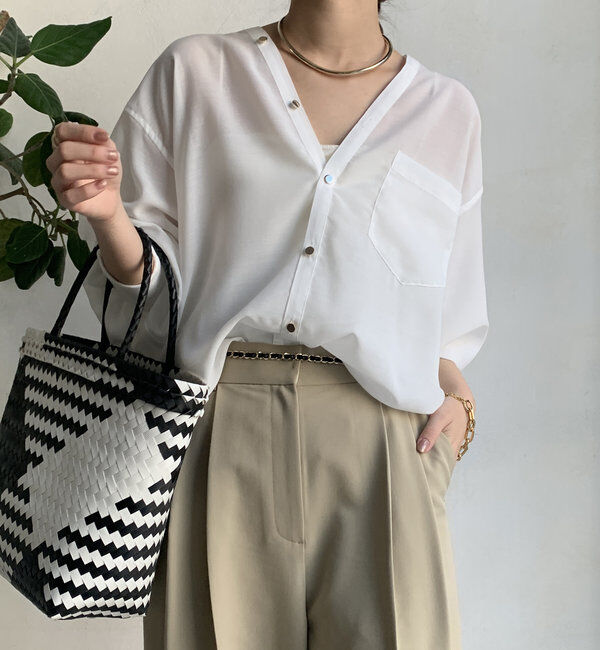  「【新色追加】GOLDボタンVVシャツ」|シャツ・ブラウス|