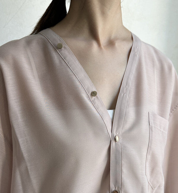  「【新色追加】GOLDボタンVVシャツ」|シャツ・ブラウス|