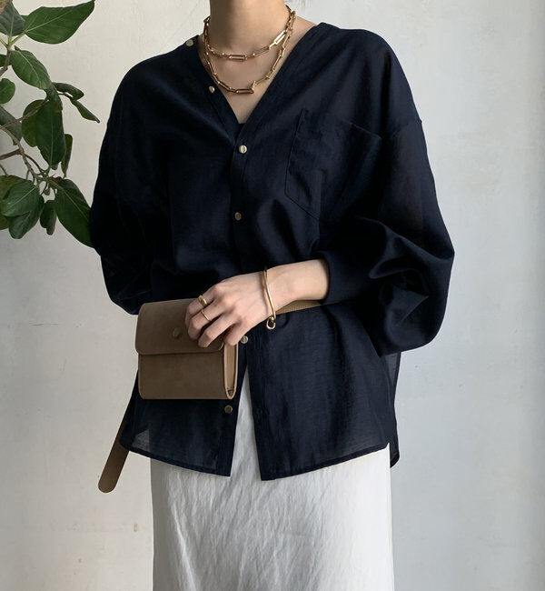  「【新色追加】GOLDボタンVVシャツ」|シャツ・ブラウス|