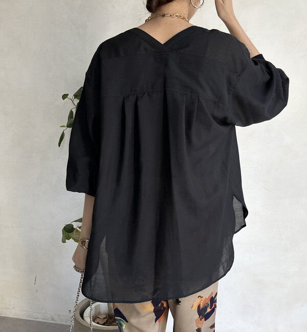  「【新色追加】GOLDボタンVVシャツ」|シャツ・ブラウス|