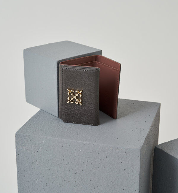  「モノグラムプレート三つ折りウォレット」|財布|