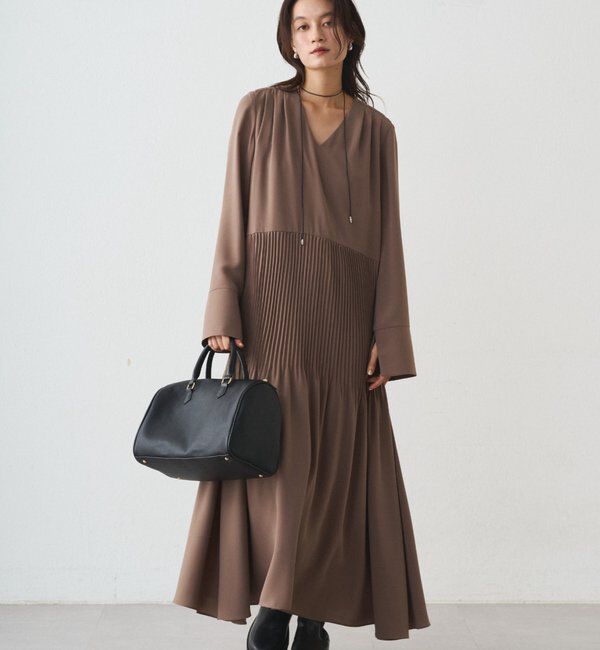  「プリーツVワンピース」|ワンピース|