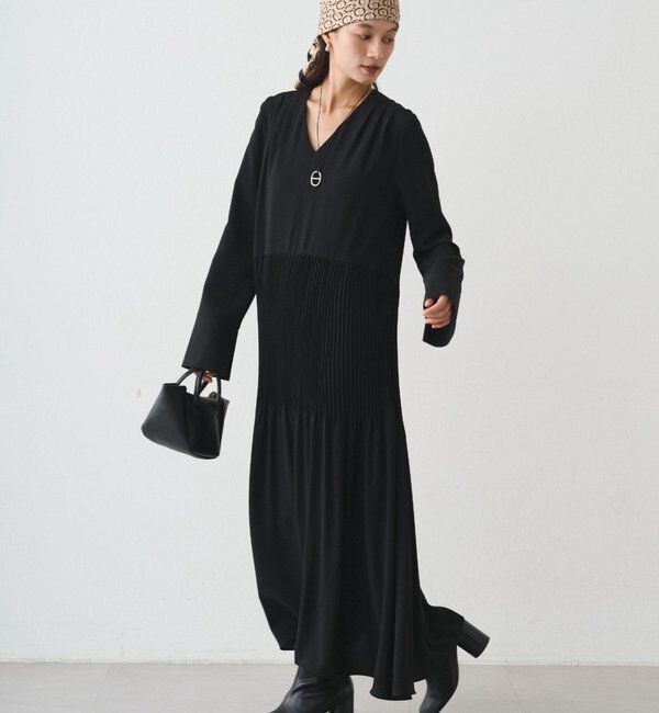  「プリーツVワンピース」|ワンピース|