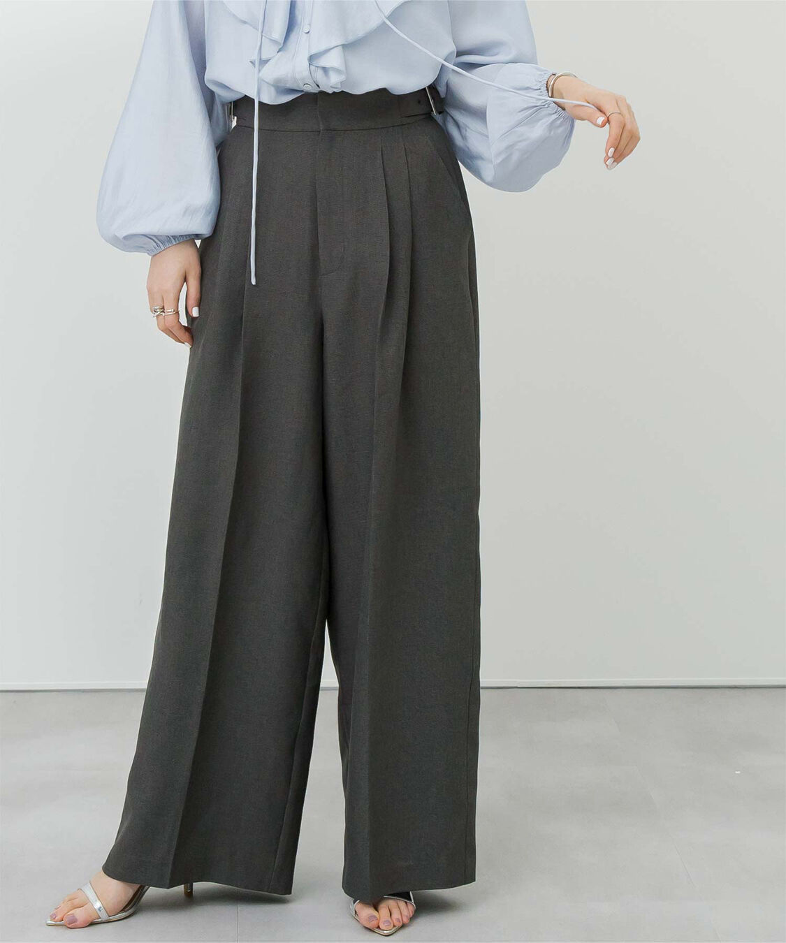 ur's「リネンライクサイドベルトデザインタックワイドパンツ」|スラックス|