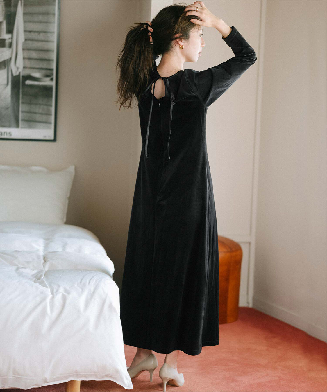 ur's「【yukiさんコラボアイテム】バックリボンフィットアンドフレアベロアワンピース」|ワンピース|