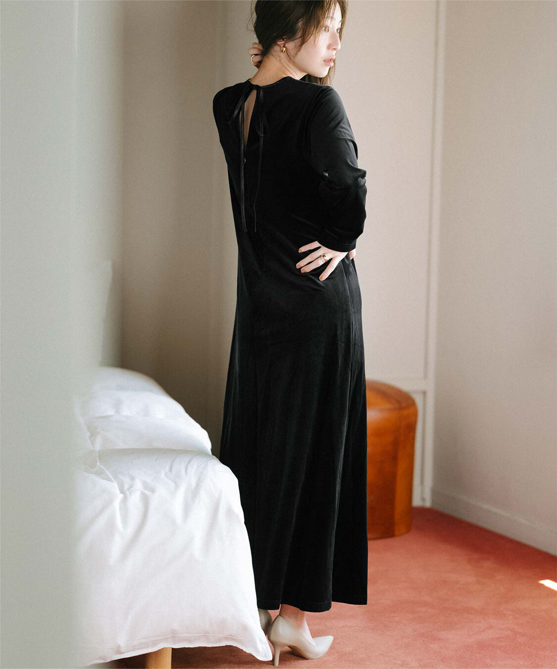 ur's「【yukiさんコラボアイテム】バックリボンフィットアンドフレアベロアワンピース」|ワンピース|