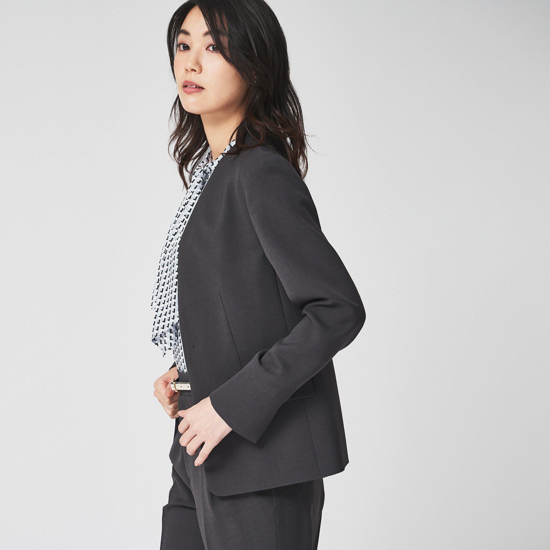 UNTITLED「【通勤スーツ/入卒/セレモニー】ライトウェイト ストレッチカラーレスジャケット」|ノーカラージャケット|