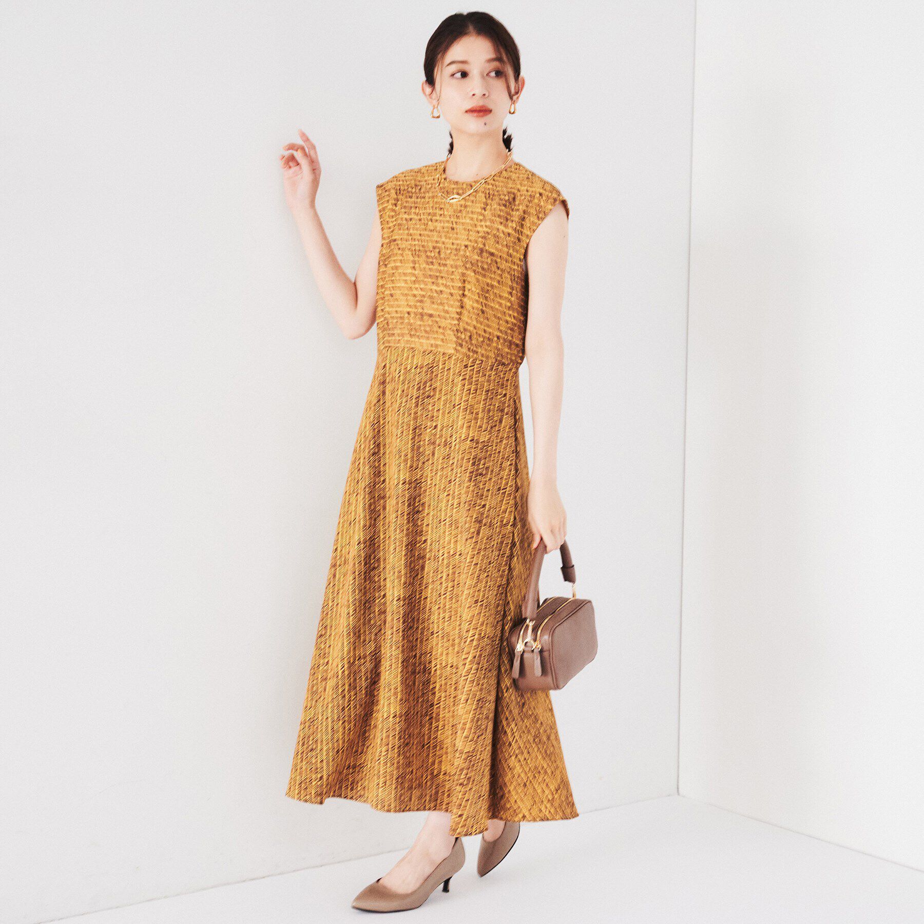 UNTITLED「【ケープ付き/２WAY】ヴィンテージプリントへリンボン柄ワンピース」|ワンピース|