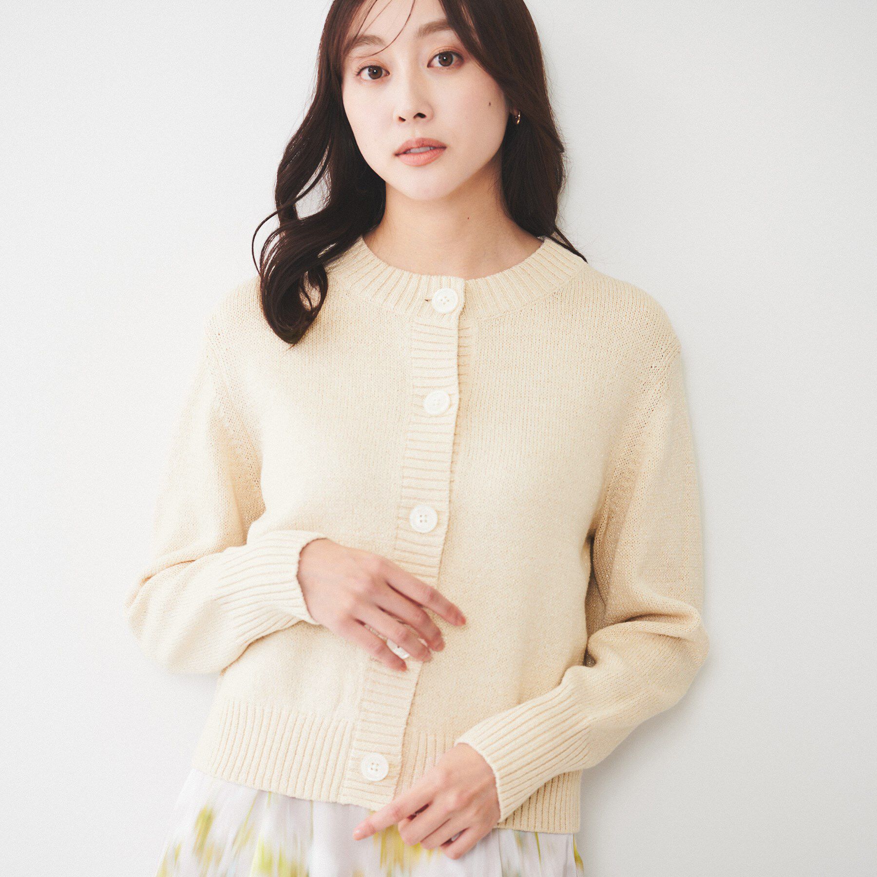 UNTITLED「【アンサンブル可能/ラメ調】コンパクトニットカーディガン」|カーディガン|ライトベージュ(05
