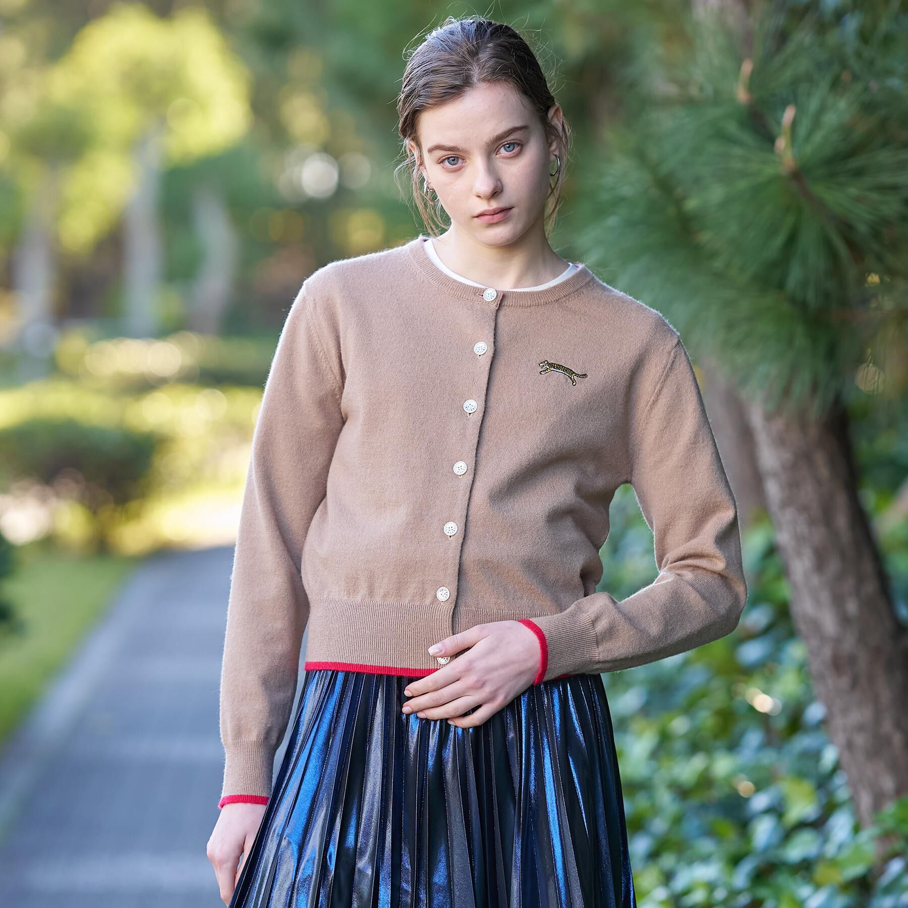 DRESSTERIOR「【CLASSY．12月号掲載】タイガーエンブロイダリークルーネックカーディガン」|カーディガン|