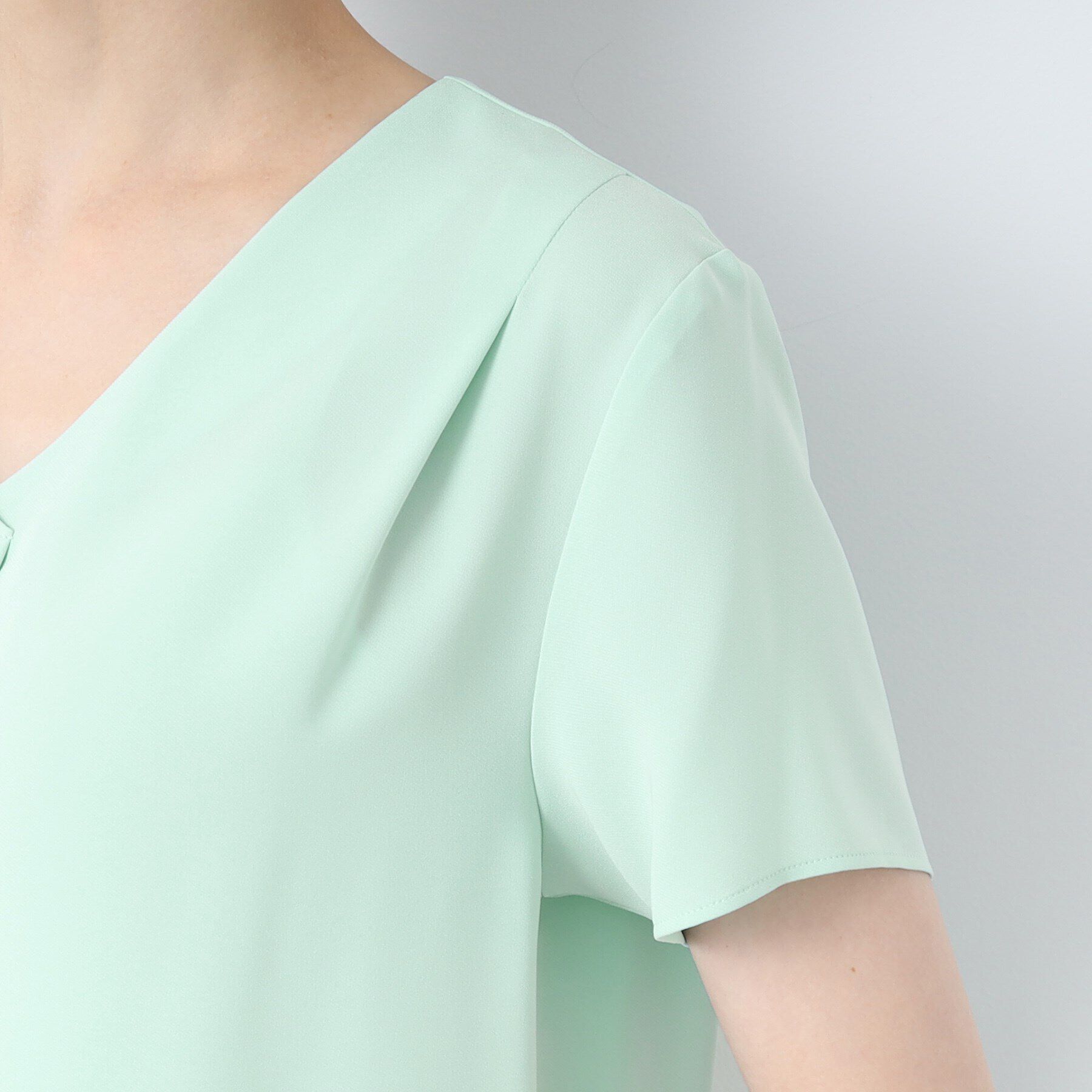 INDIVI「【洗える/通勤/UVケア/接触冷感】タックブラウス」|シャツ・ブラウス|