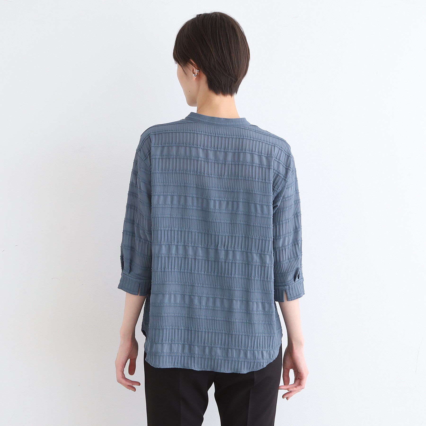 INDIVI「【洗える】シャーリングバンドカラーブラウス」|シャツ・ブラウス|