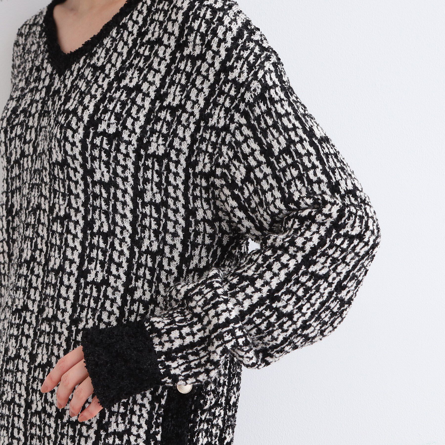 INDIVI「【洗える／映え】ツイーディーVネックニット」|ニット・セーター|