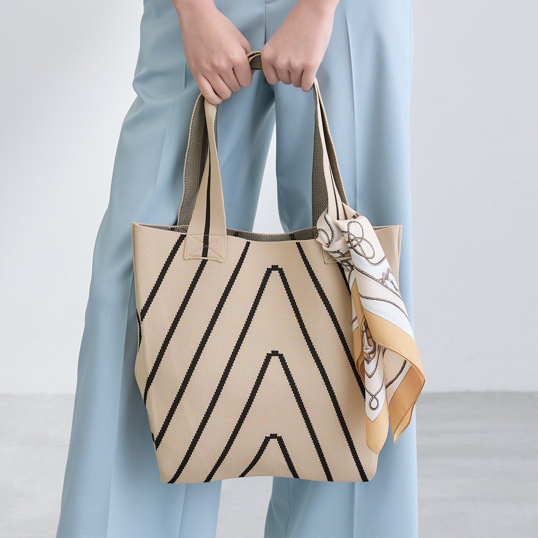 INDIVI「【WEB限定カラー／A4収納】柄ニットバッグ」|トートバッグ|