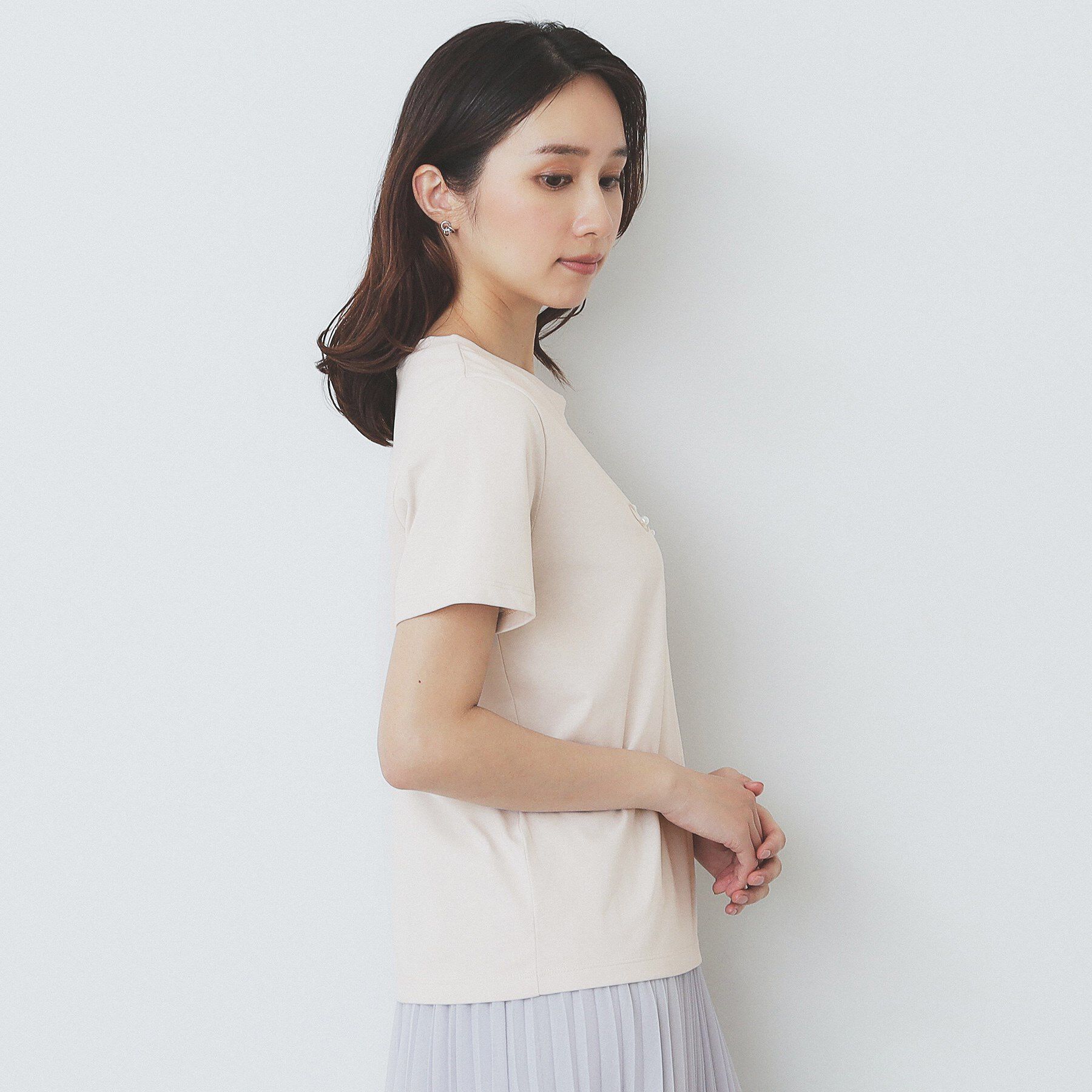 index「パール調刺繍ロゴTシャツ【汗ジミ防止/吸水速乾/接触冷感/UVケア/洗濯機洗い可】」|Tシャツ・カットソー|