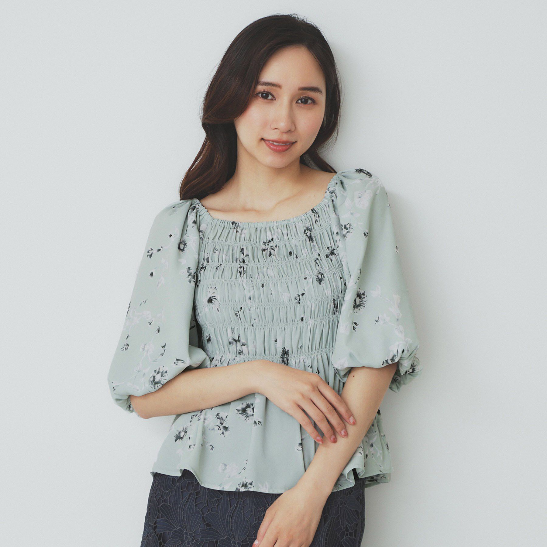 index「フラワーシャーリングペプラムブラウス【洗濯機洗い可】」|シャツ・ブラウス|