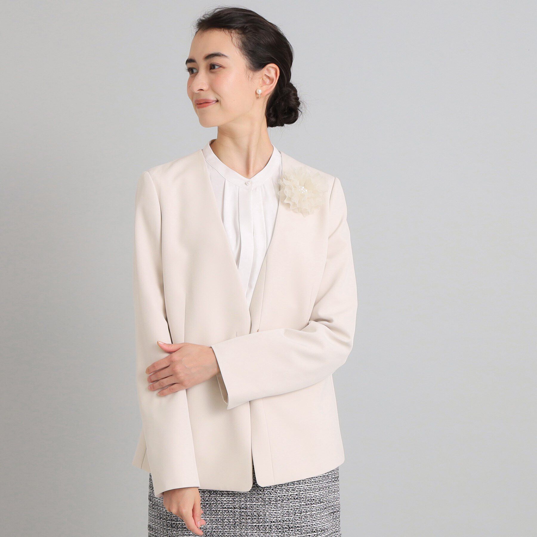 OPAQUE.CLIP「≪通勤・セレモニー/セットアップ対応≫ Vネックジャケット/ダブルクロス【洗濯機洗い可】」|ノーカラージャケット|ライトベージュ(05