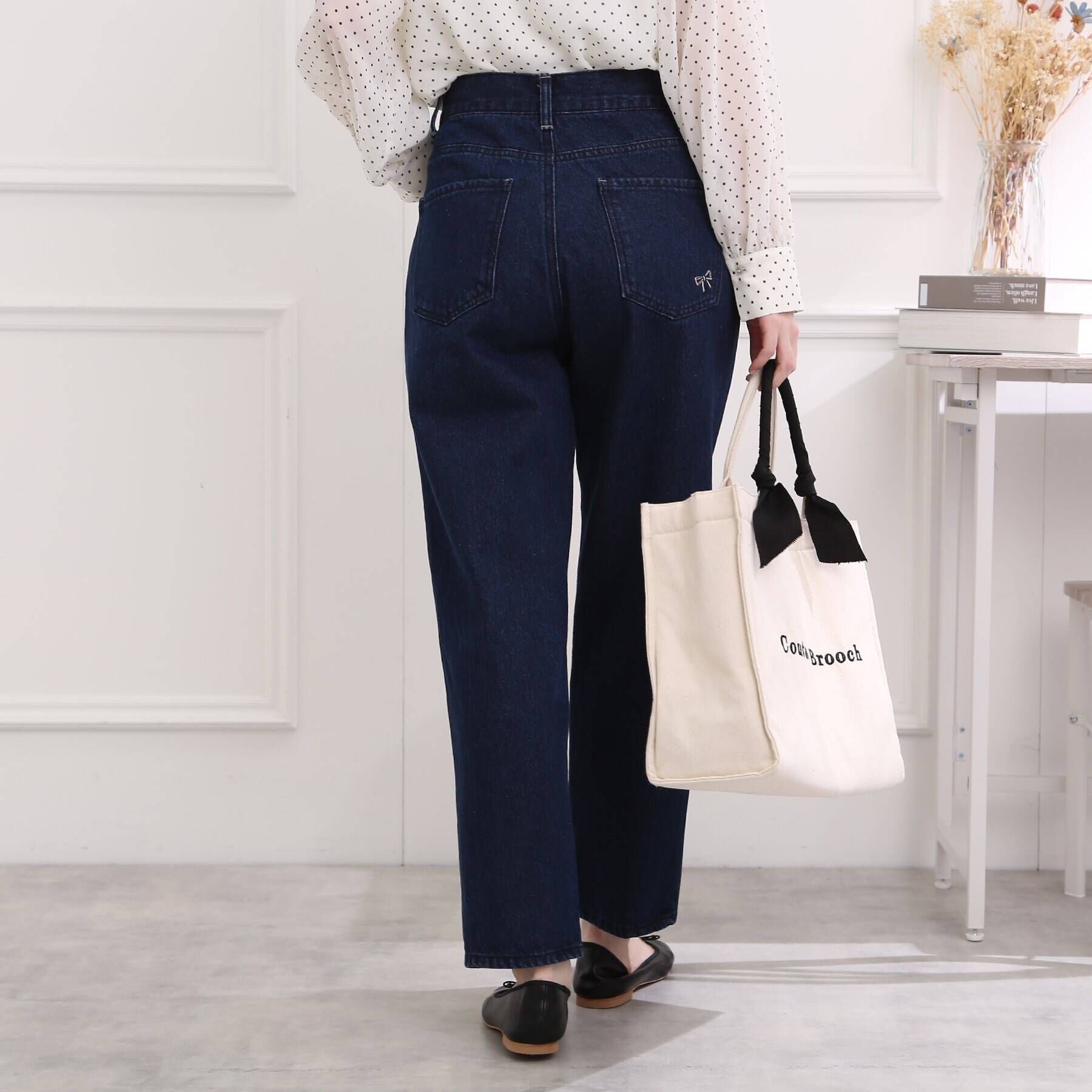 Couture broach「【大人可愛いデニムスタイル】リボン刺繍テーパードデニム」|デニム|